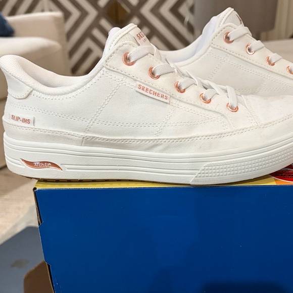 Skechers Slip-ins: Arch Fit Arcade - See Ya There in White/8M/EUC - Picture 9 of 15